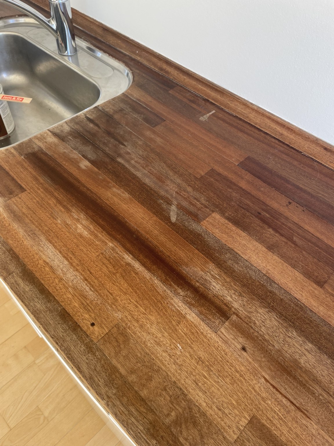 Køkkenbord før behandling
