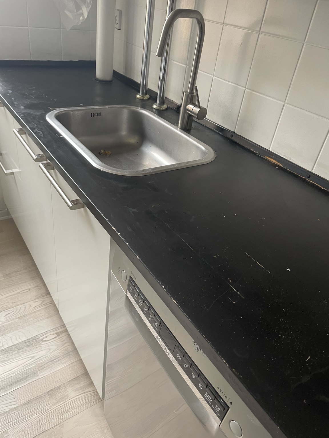 Sort køkkenbord før